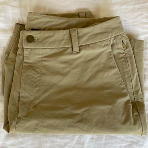 Lululemon Commission Classic-Fit Short 9" 
Warpstreme